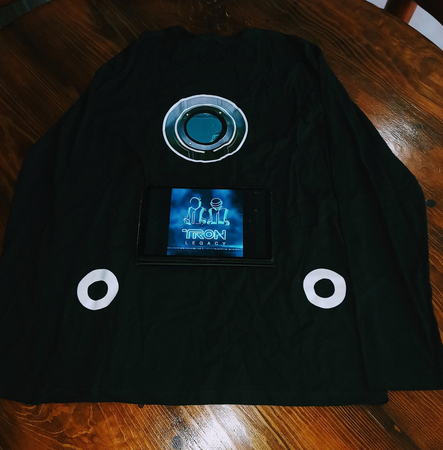 Camiseta Tron Legacy Manga Larga Unisex - Algodón Peinado - ¡Brilla en la Oscuridad! - Vinil Glow & Disco DTF UV