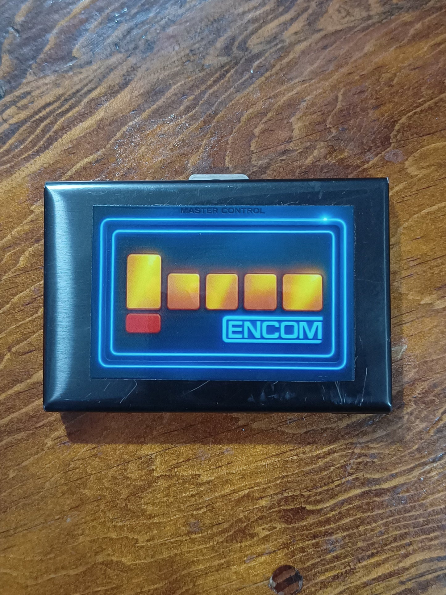 Tarjetero de Seguridad ENCOM – Edición Coleccionista "Master Control"
